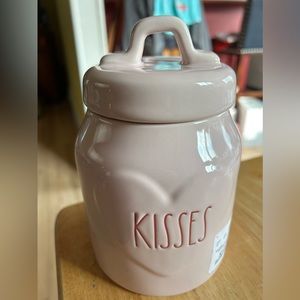 Rae Dunn kisses canister